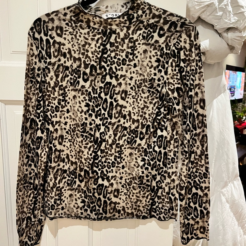 Story Size M Topshop Animal Print Long Sleeve Top